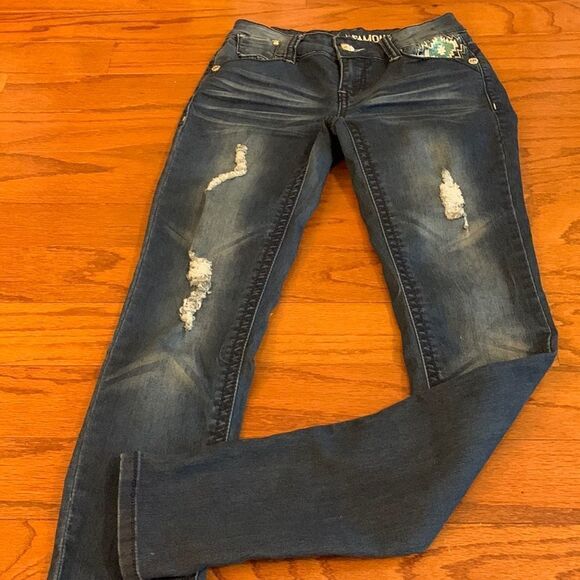 Almost Famous size 3 skinny jeans.  Embroidered detail & distressed - Picture 1 of 9